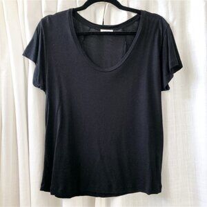 Totême Cashmere Black Tee.